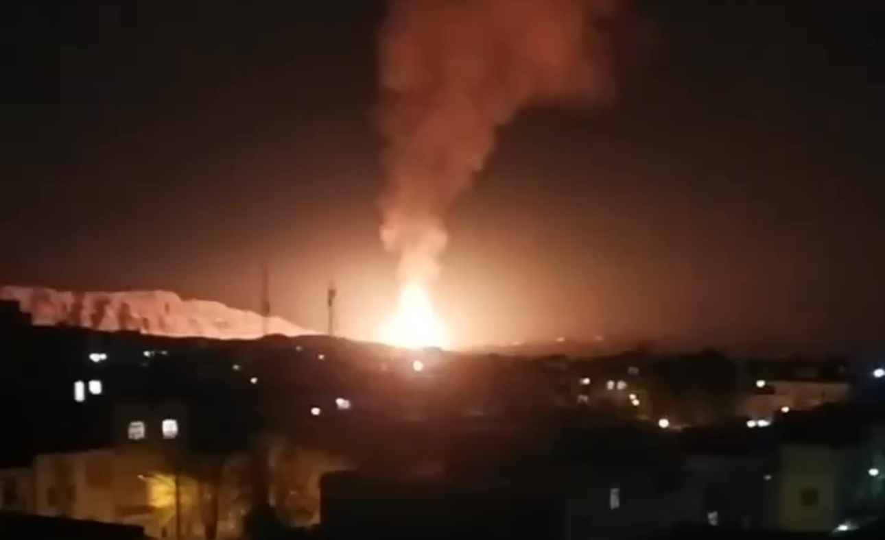נראה ל-60 ק״מ: פיצוץ ענק ומסתורי באיראן שהאשימה – ״פעולת חבלה מכוונת״