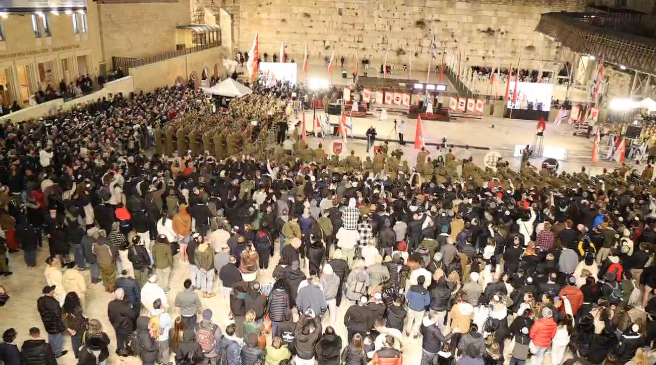 צפו: טקס ההשבעה הראשון של חטיבת הצנחנים בכותל המערבי מאז פרוץ המלחמה