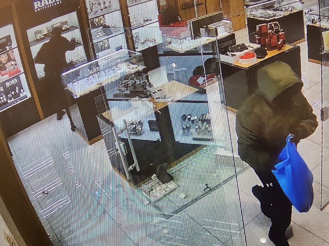 שדד תכשיטים בשווי מאות אלפי שקלים באיומי אקדח ונתפס