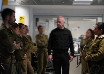 גלנט על חוק הגיוס: "לא אהיה שותף לכל הצעה, קורא לנתניהו וגנץ לגבש הסכמה רחבה"