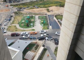 הירי באשדוד: היעד – עבריין מוכר למשטרה, אחיינתו השיבה אש ב-M16 ונפצעה; בבניין גר ראש העיר