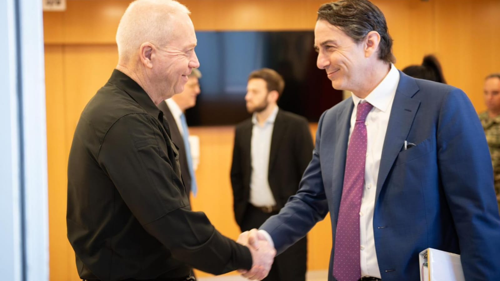גלנט ליועצו של ביידן: "ישראל מחוייבת למאמץ מדיני אך התוקפנות של חיזבאללה עלולה לגרום להסלמה מסוכנת"