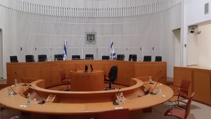 בג"צ השאיר את יו"ר הדריקטריון של דואר ישראל בתפקידו