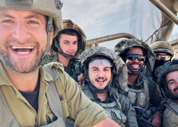 הקומיקאי גיא הוכמן הצהיר: ״אשמור שבת בפעם הראשונה״