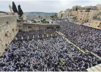 למעלה מ-30,000 מתפללים בברכת כהנים הבוקר בכותל המערבי