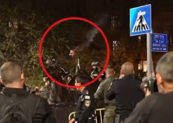 נעצר החשוד שהשליך שני לפידים לעבר שוטרים במחאה בירושלים