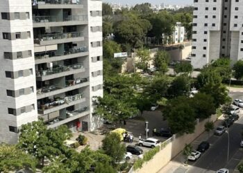 באר יעקב: ילדה בת 6 נהרגה לאחר שנפלה מגובה רב