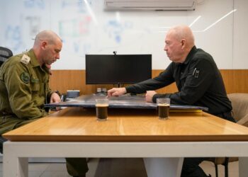 גלנט בפיקוד דרום: "מקדמים חלופה שלטונית לחמאס – ונכניס כוחות אחרים"