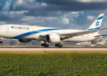דקות לפני ההמראה: נוסעת עישנה בשירותים – והמטוס עצר  