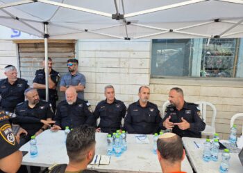 דוברות המשטרה: מפכ"ל המשטרה דני לוי, מקיים בשעה זו הערכת מצב בסמוך לזירת הנפילה בבת ים
