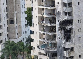 תחקיר ראשוני בפיקוד העורף לפגיעת הטיל בפתח תקווה, שם נהרגו 4 אזרחים