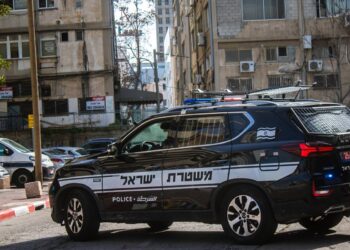חולון: חסר בית דקר גבר ופצע אותו קשה לאחר שסירב לקנות ממנו קורקינט גנוב