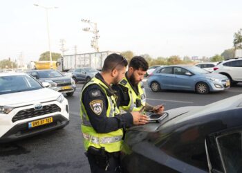 המשטרה פתחה הבוקר במבצע אכיפה בכבישים, עם ניידות, אופנועים ומסוקים