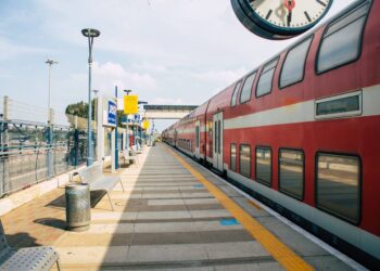 רכבת ישראל: תנועת הרכבות מדרום לת"א תחודש מחר, תחנות כפר חב"ד וגני אביב ייפתחו לשירות
