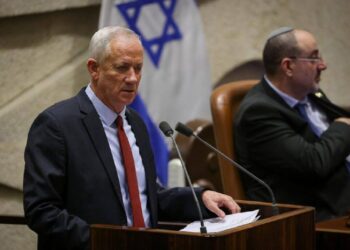 גנץ קורא לנתניהו, לפיד וליברמן: "הגיע הזמן לממשלת פדיון שבויים" ומציג מתווה