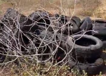 מצבור צמיגים שיועד להבערה במחאות היום אותר הבוקר על ידי המשטרה סמוך לבני ברק